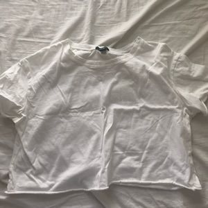 white cropped tee